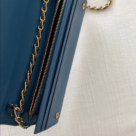 Prada Teal Leather Crossbody Bag with Gold Chain - Picture 3 of 4